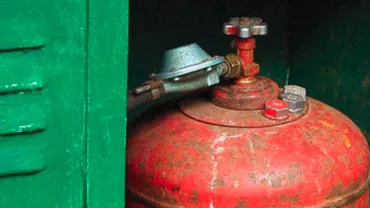 Botoșani: Un bărbat a ajuns la spital după ce a verificat butelia cu bricheta