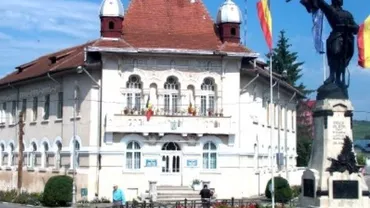 Primăria Urlați a cumpărat coșuri de gunoi la preț de frigidere (FOTO, VIDEO)