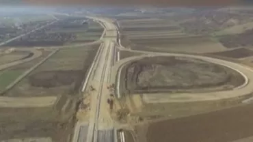 Autostrada care a CRĂPAT înainte de inaugurare: Constructorul frezează şi pune iar asfalt, deși inaugurarea trebuia făcută în ianuarie