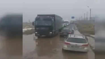 Mii de gropi, pe șoselele din România, după topirea zăpezii: În unele zone, mașinile se afundă și până la jumătate (VIDEO)