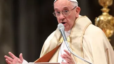 Vatican: Papa Francisc a spălat picioarele unui deținut moldovean (FOTO)
