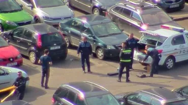 București: O maşină în portbagajul căreia se afla o armă de vânătoare, cuprinsă de flăcări în Piața Victoriei (VIDEO)