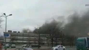Oradea: Incendiu puternic la un depozit cu cauciuri şi materiale plastice (VIDEO)