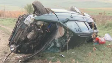 Botoșani: O șoferiță s-a răsturnat cu mașina în linie dreaptă