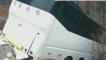 Brașov: Imagini ȘOC cu prăbușirea autorcarului plin cu turiști (VIDEO)