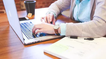 Iohannis a promulgat legea cu noile amenzi pentru munca nedeclarată. Ce riscă angajatorii