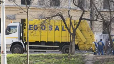 Primăriile, mașini de tocat bani: Prime şi cadouri din bani publici pentru angajaţi din firme private