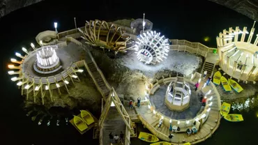 Ghinion în VINEREA MARE pentru 19 turiști: Au fost BLOCAŢI în roata mare din Salina Turda (VIDEO)