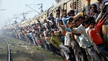 Accident feroviar în INDIA: ZECI de vagoane, cu O MIE DE PASAGERI, s-au desprins de locomotivă şi au mers înapoi 12 kilometri