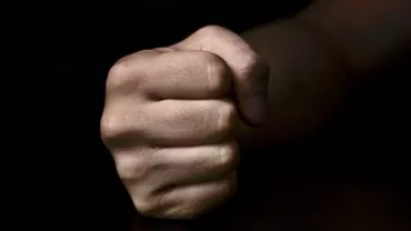 POLITICIAN BĂTĂUȘ: Un fost deputat, apropiat al lui GABRIEL OPREA, acuzat că a LOVIT cu BESTIALITATE un afacerist! VICTIMA, la un pas de MOARTE (VIDEO)