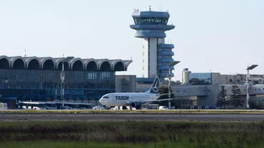 AFACERI NECURATE: Măturarea aeroportului Otopeni costă 1 MILION DE EURO (VIDEO)
