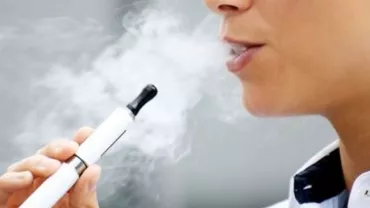 Promovarea agresivă a țigărilor IQOS și Glo vizează mai ales tinerii: Interesele din spatele unei ”industrii bazate pe minciună și dependență, care vinde produse nocive, fără doză de siguranță în consum” (FOTO)