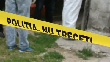 Olt: Un bărbat şi-a omorât mama, a dat foc locuinței, apoi a rănit grav o vecină