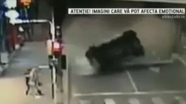 Brăila: Trei oameni au scăpat cu viață după ce o mașină s-a rostogolit de câteva ori pe șosea și s-a oprit într-un stâlp (VIDEO ȘOCANT)