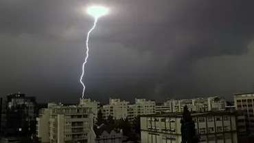 ALERTĂ! COD de FURTUNI VIOLENTE în București! Meteorologii anunță FENOMENE EXTREME (VIDEO)