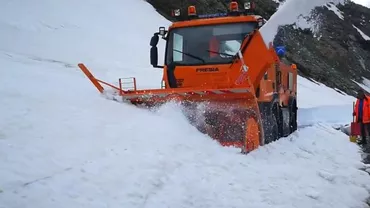 Locul din România unde drumarii au fost nevoiți, miercuri, să se lupte cu zăpada (VIDEO)