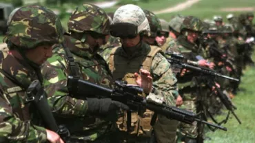 Armata a decis triplarea salariilor: Cum pot primi românii acești bani