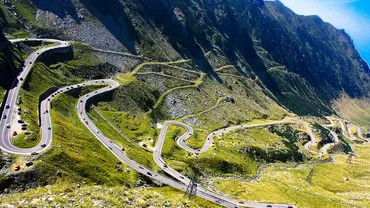 Circulaţie blocată pe Transfăgărăşan: Un nou incendiu în apropierea cetăţii Poenari