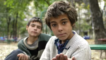 Senatul a decis majorarea pedepselor pentru exploatarea minorilor prin cerşetorie