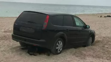 Vama Veche: Încă o maşină împotmolită pe plajă. Cât trebuie să plătească şoferul pentru gestul teribilist (FOTO)