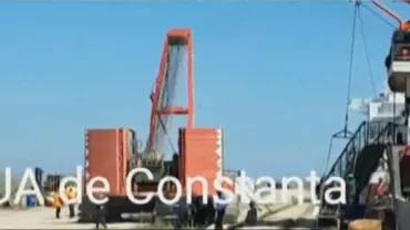 Grav accident în Portul Constanţa. Braţul unei macarale s-a rupt. Care este starea răniților (VIDEO)