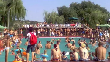 Viață de LUX într-o comună din Vaslui: Piscina de la Pãdureni, construită cu bani de la UE, la mare cãutare (FOTO)