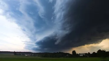 Alertă meteo: A venit urgia peste România. Zonele afectate de vijelii, ploi torențiale și grindină