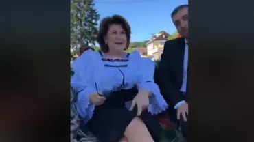 Acești miniștri care ne guvernează: Rovana Plumb se crede Prințesa Diana, în timp ce se plimbă cu trăsura (VIDEO)