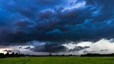 ALERTĂ METEO: Descărcări electrice, grindină şi averse. Care sunt zonele vizate de URGIE (VIDEO)