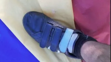 Adevărul despre fotografia în care suporterii maghiari calcă în picioare steagul românesc (FOTO)