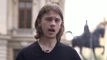 Tânărul care a fost înregistrat în timp ce făcea amor cu directoarea şcolii ar fi apărut într-o campanie a Coaliţiei pentru Familie (FOTO, VIDEO)