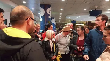 Peste 100 de români, blocaţi pe un aeroport din Italia după ce avionul s-a defectat