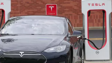Compania Tesla are noi probleme. Producția la fabrica din California, OPRITĂ
