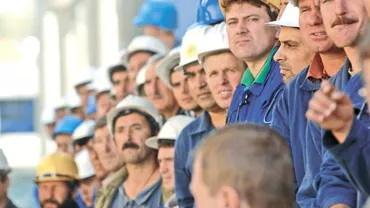 PREVIZIUNI SUMBRE pentru români: Locurile de muncă vor dispărea pe bandă rulantă
