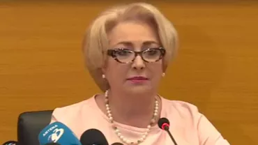 SCANDAL la Bacău: Ce a făcut comisarul european la conferința de presă la care au participat Viorica Dăncilă și Corina Crețu (VIDEO)