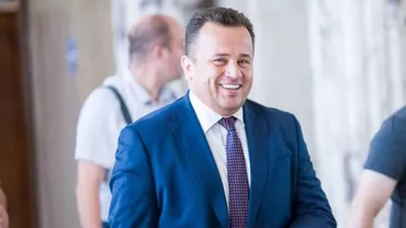 Liviu Pop, gafă ULUITOARE pe Facebook: “Eu Plec La Muncă (PLM), voi ce faceți?”