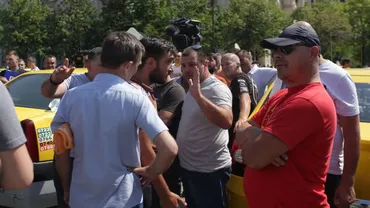 UPDATE // De râsul lumii. Taximetriștii care protestează în București împotriva Uber s-au bătut între ei... // Punctul de vedere al Clever Taxi (VIDEO)