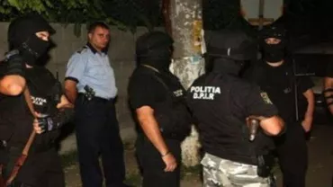 Timiș: Bătaie ca-n filme la o nuntă. A fost nevoie de intervenţia mascaţiilor (VIDEO)