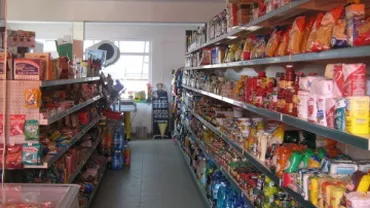 Arad: O vânzătoare a fost lovită cu pumnul în față de un client nervos