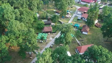 Scandal la Festivalul Revolution din Timişoara: Expoziţie cu penisuri şi cruci a unui grup artistic (FOTO)