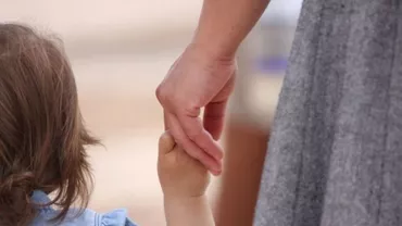 Copiii mai mici de șapte ani ar putea fi scoși de la întreținere