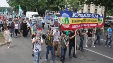 Câteva sute de persoane participă la marşul pentru normalitate organizat de Noua Dreaptă (FOTO, VIDEO)