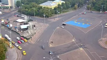Primăria Bucureşti: Imediat după finalizarea manifestărilor publice din Piaţa Victoriei, operatorii de salubrizare, angajaţi de organizatori, au intervenit prompt pentru salubrizarea zonei (FOTO)