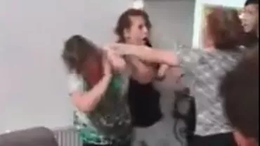 Elevă cu deficiențe de auz, bătută de o îngrijitoare: ''O să te omor!'' / Motivul este halucinant (VIDEO)