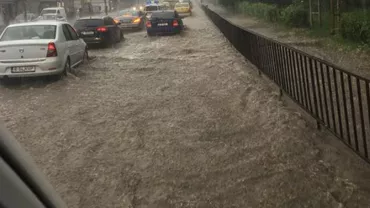 POTOP în București: A plouat într-o oră cât într-o lună. Cartiere întregi INUNDATE! (VIDEO)