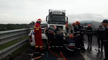 Accident CUMPLIT cu 3 maşini şi 7 VICTIME: SMURD-ul încearcă imposibilul! (VIDEO, FOTO)