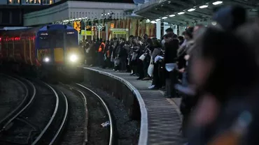 Moarte 'INEXPLICABILĂ' la LONDRA! Mai multe persoane au fost lovite de tren