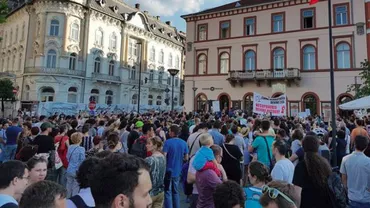Circa 5.000 de oameni protestează în Cluj împotriva modificărilor la codurile penale
