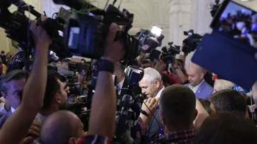 Liviu Dragnea, contestat de protestatari în Parlament: Liderul PSD, huiduit la ieșirea din plen (FOTO, VIDEO)