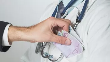 Un medic a fost reţinut după ce a bătut un record pentru şpagă: A luat mită de 131 de ori în doar trei luni